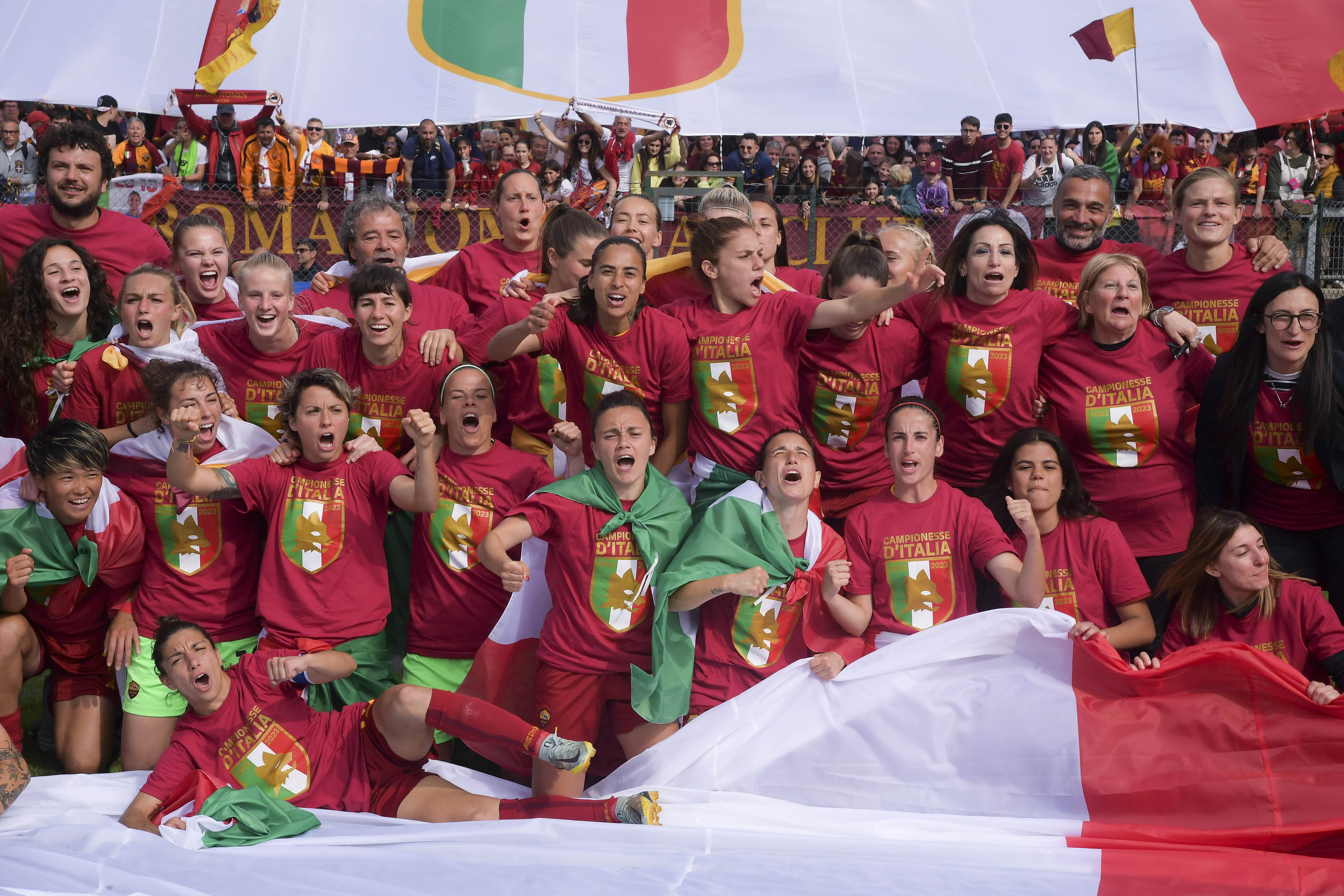 Gallery Femminile Lo Scudetto Della Roma La Festa Delle Giallorosse